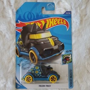 HOT WHEELS STREET BEASTS•Tricera Truck•Mattel